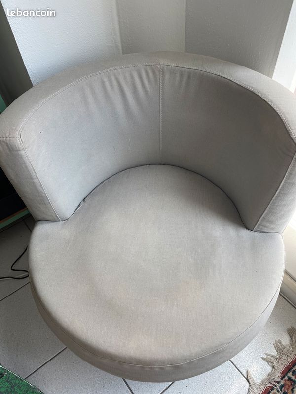 Fauteuil gris et bois (image 3)