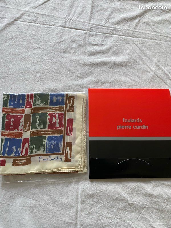 Foulard en soie Pierre Cardin neuf (image 5)