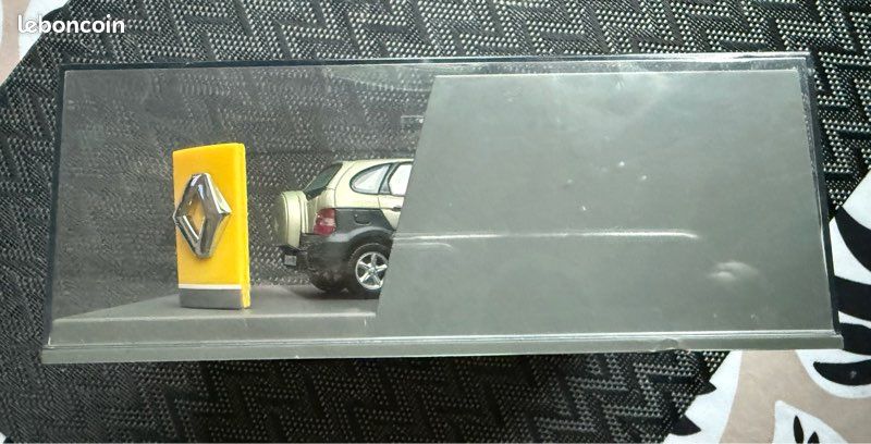 UNIVERSAL HOBBIES SUPERBE RENAULT SCENIC RX4 2.0 16V NEUF EN BOITE 1/43
