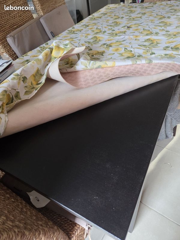 Grande Table Ikea noire 6/8 personnes
60 euros (image 3)