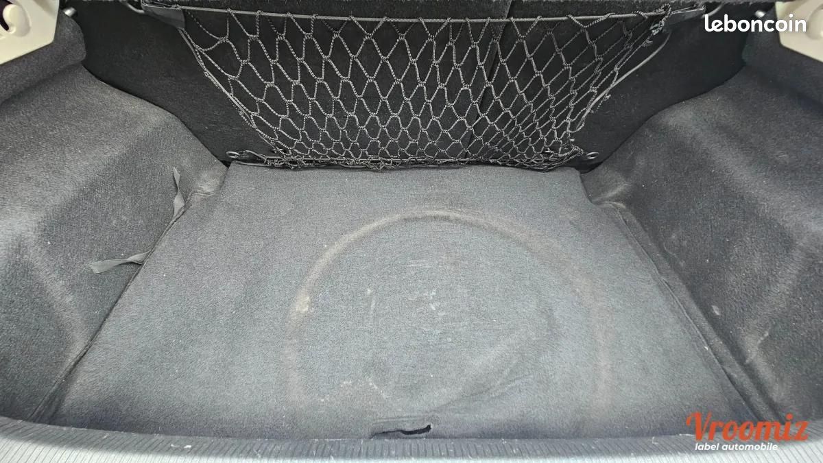Peugeot 207 1.6 hdi 110 cv POUR EXPORT 5 portes "Embrayage + distribution + amortisseurs remplacées" (image 4)
