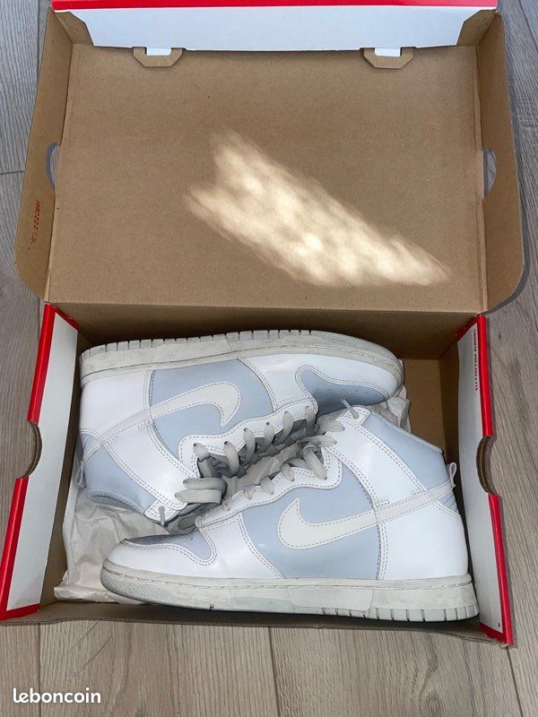 Baskets Dunk high blanche et grise Chaussures
