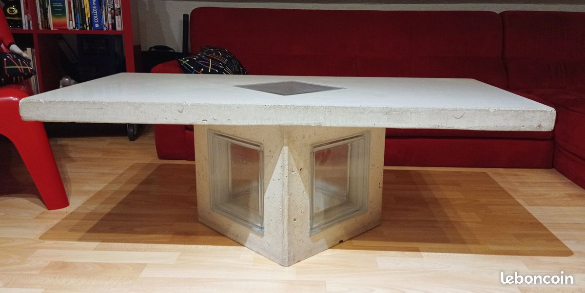 Table basse en béton et briques de verre (image 3)