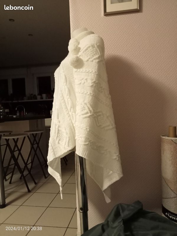 Vend poncho femme (image 3)