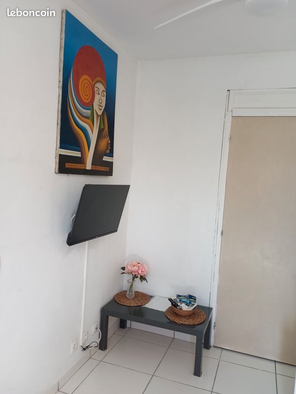Studio (image 2)