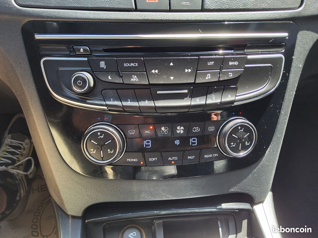 PEUGEOT 508 HYBRID4 2.0 HDi 163ch FAP BMP6 + Electric 37ch Féline (image 19)