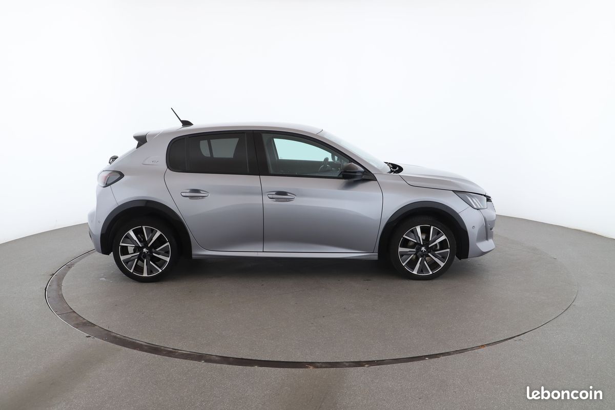 Peugeot 208 1.2 PureTech GT 100 ch (image 13)