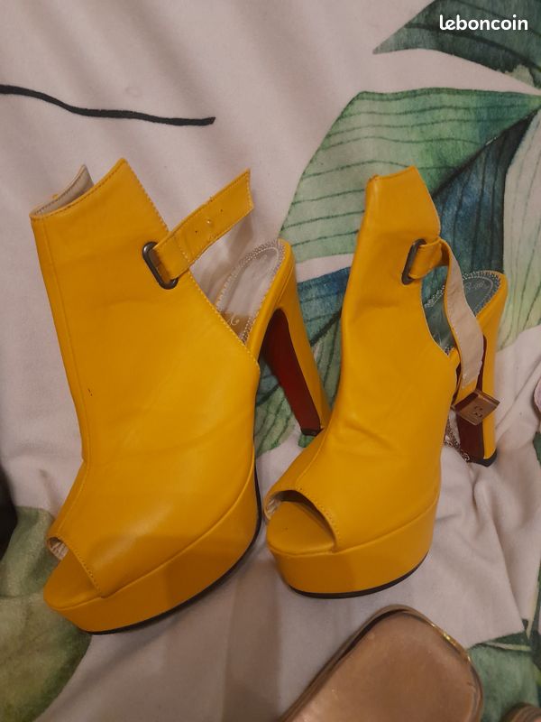 Sandales ouvertes à talons jaune moutarde (image 1)