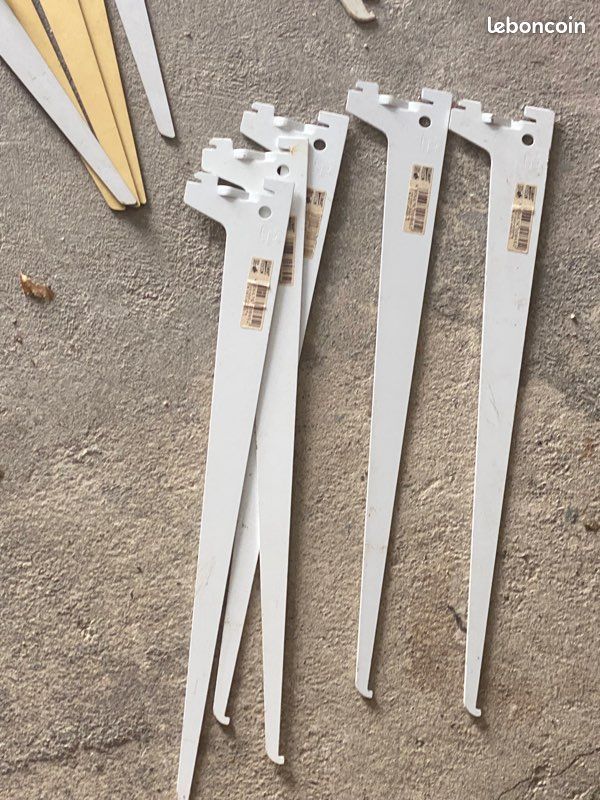 Lot de 27 équerres pour étagères (image 1)