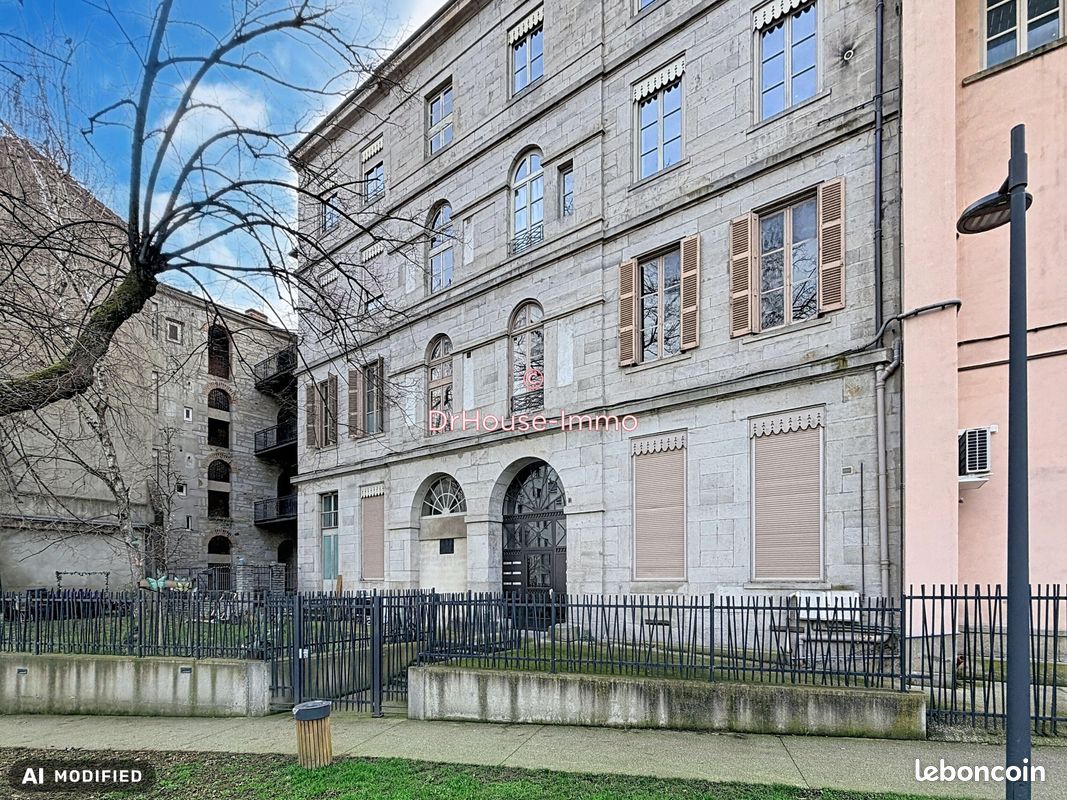 Appartement 7 pièces 188 m² · à Saint-Chamond · 188 m² · 139 000 €