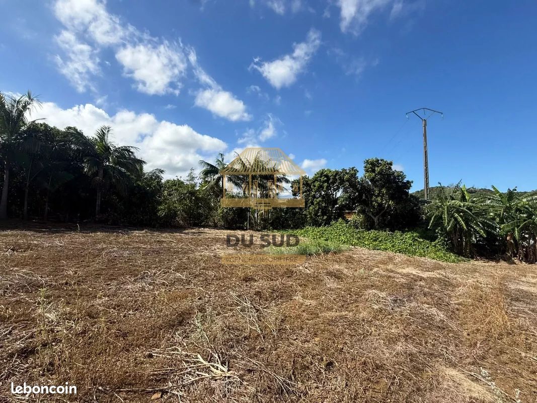 Terrain 575 m² · à Petite-Île · 575 m² · 169 000 €