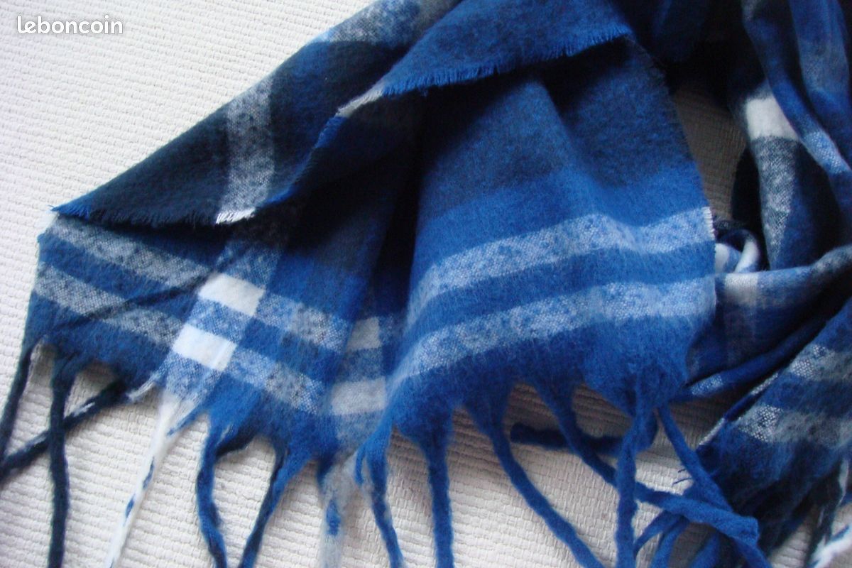 écharpe à franges carreaux indigos bleus et blancs laine et viscose (image 2)