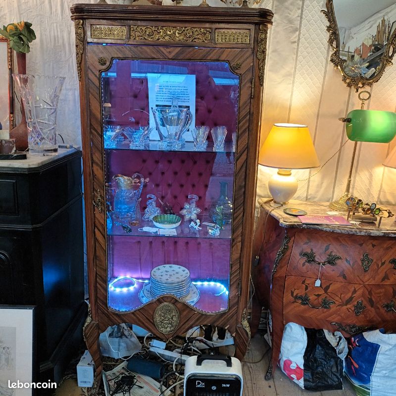 Vitrine (image 2)