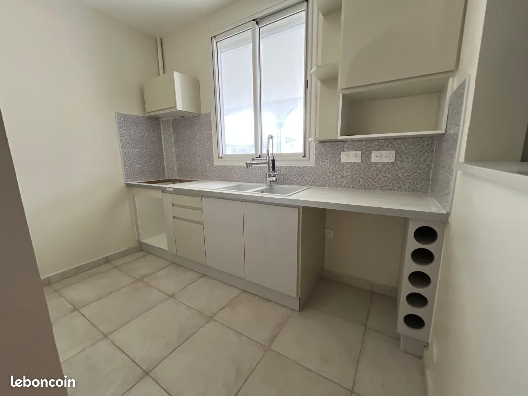 Appartement 3 pièces 54 m² · à Saint-François · 54 m² · 1 050 €