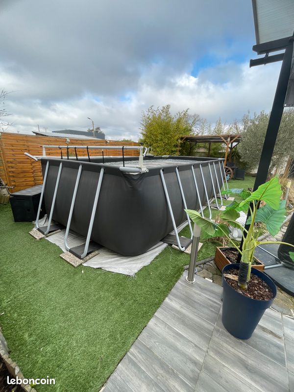 Vend piscine rectangulaire cause déménagement longueur 5,50 largeur 2,70 hauteur 134 cm Piscine avec sa pompe à filtration ,filtration au sel ,avec son échelle,1 bâche été 1 bâche hiver et quelque (image 3)