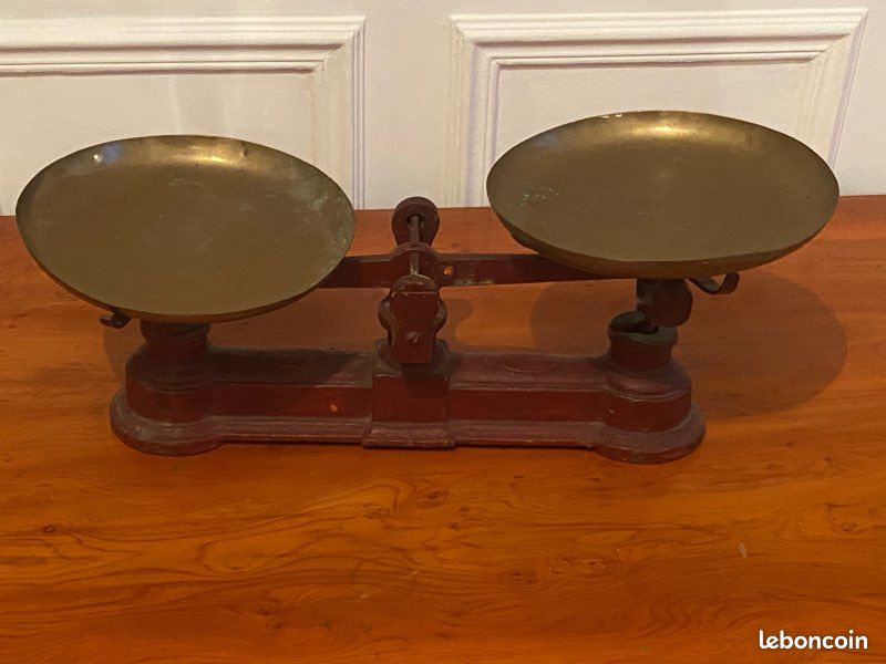 Balance ancienne en fonte plateaux metal (image 1)