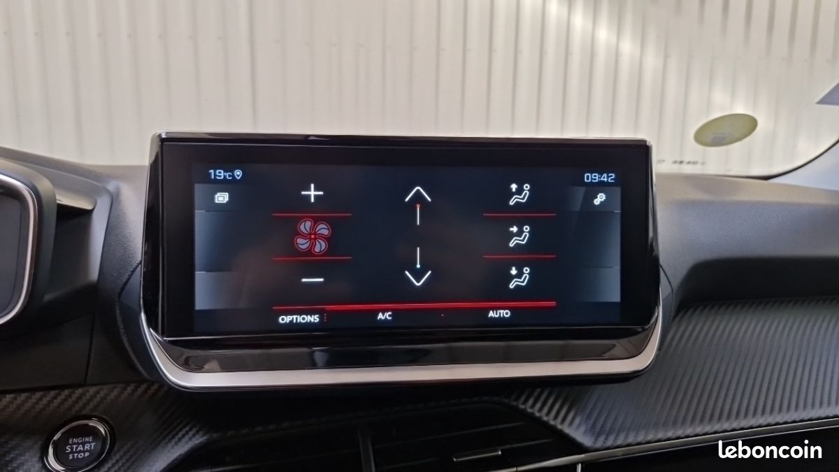 Peugeot 2008 BLUEHDI 130 S&S EAT8 ALLURE PACK (image 27)