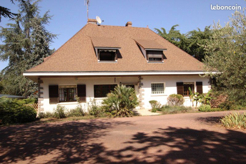 Maison 8 pièces 230 m² - Thouars 79100 (image principale 0)
