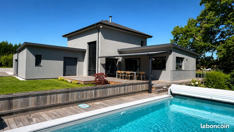 Maison contemporaine avec piscine