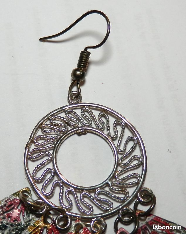 Boucles oreilles chandelier perles en métal coloré (image 2)