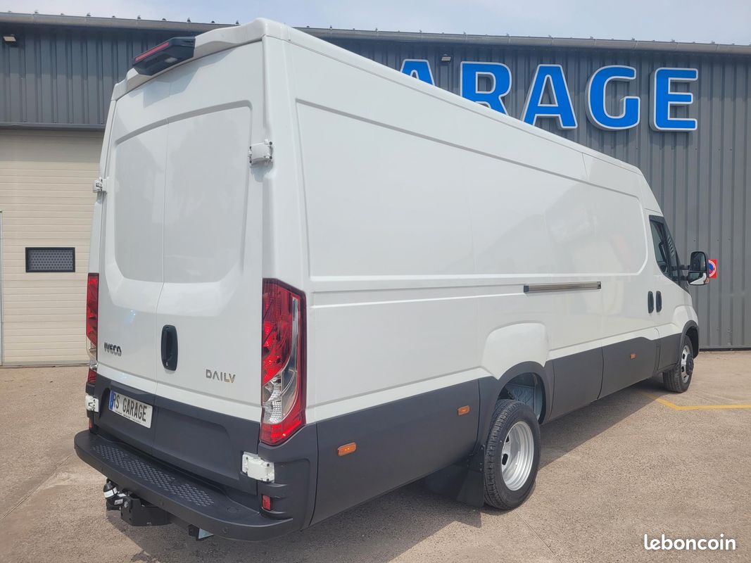 IVECO DAILY 35C18 A8 V16 FOURGON PACK EVOLUTION 03 PLACES NEUF avec CAMÉRA RECUL + GPS + PROJECTEURS FULL LED + MOTEUR 3 LITRES + VERSION MY2022 DONC SANS LES CONTRAINTES GSR2 ( Prix Vente 46 990 HT ) (image 15)