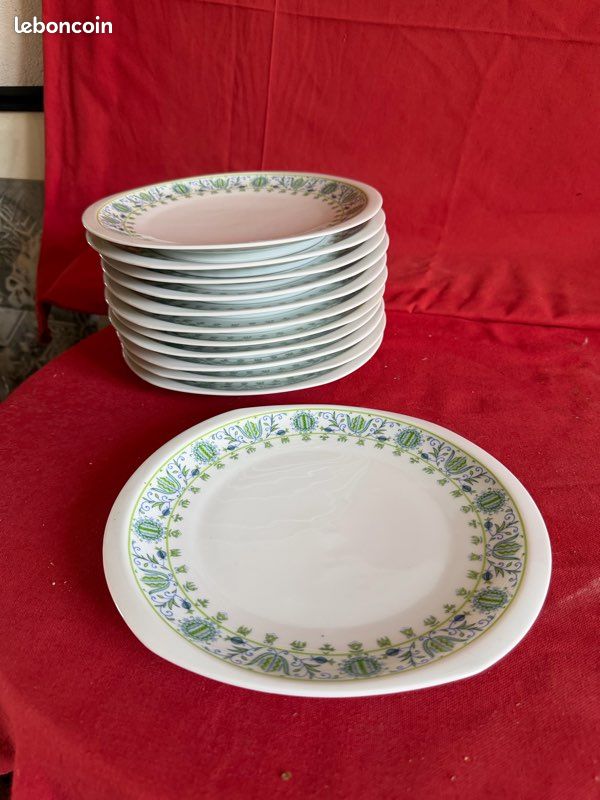 12 assiettes plates porcelaine de Limoges Bernardaud (image 1)