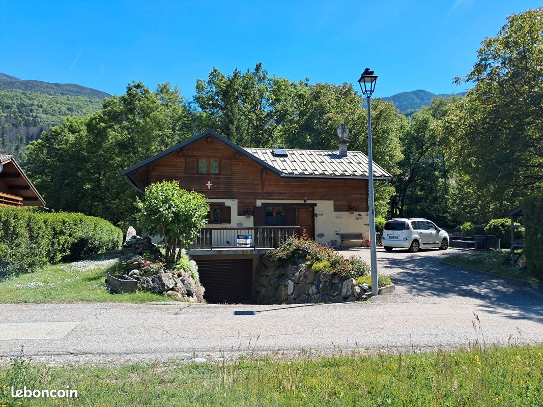 Maison 6 pièces 175 m² · à La Plagne Tarentaise · 175 m² · 649 000 €