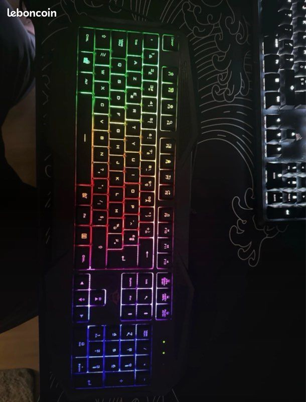 Clavier gaming Trust Avonn GXT 830-RW – très bon état (image 1)
