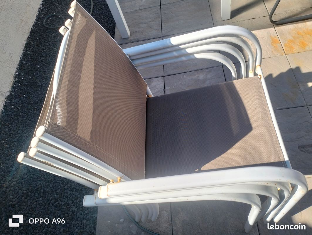 Table extérieur et 4 chaises (image 7)