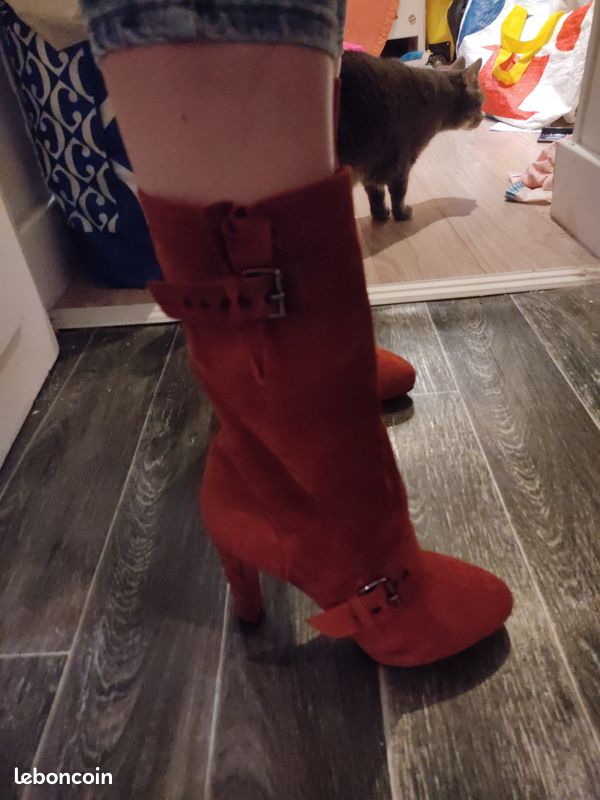 Bottines christian louboutin daim rouge - neuves - 39 (image 3)