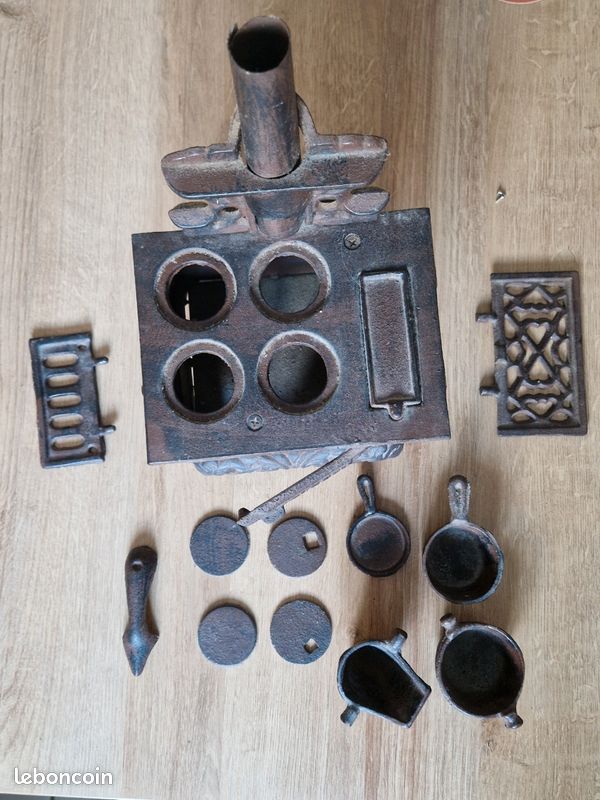 RARE JOUET ANCIEN CUISINIÈRE BABY/BAUDIN EN FONTE ÉMAILLÉE A
