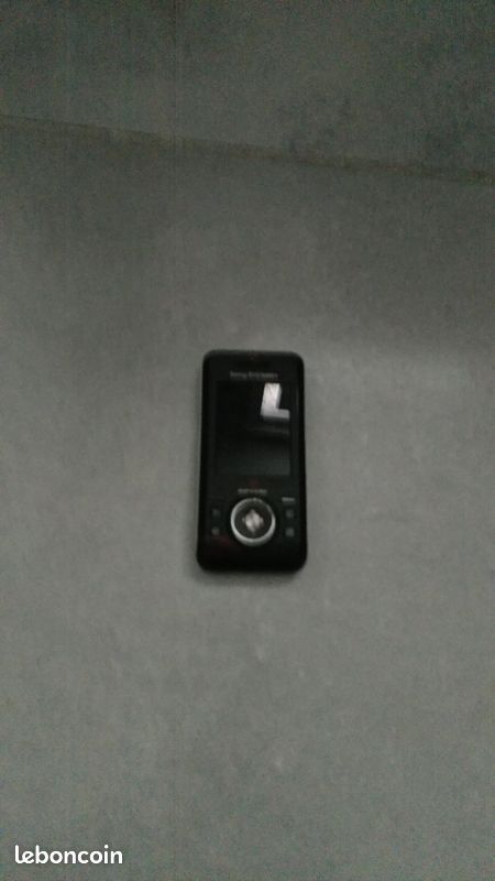 Un téléphone ancien (image 1)