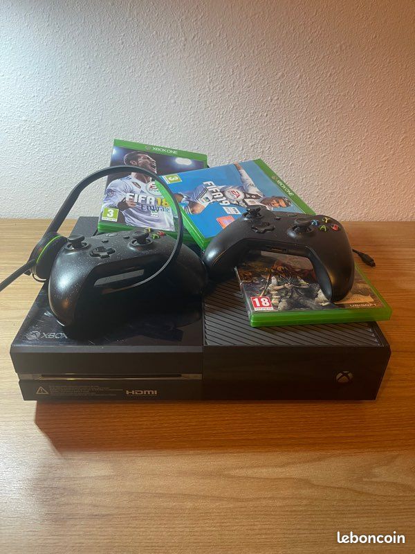 Xbox One + 2 Manettes + 3 jeux + casque (image 1)