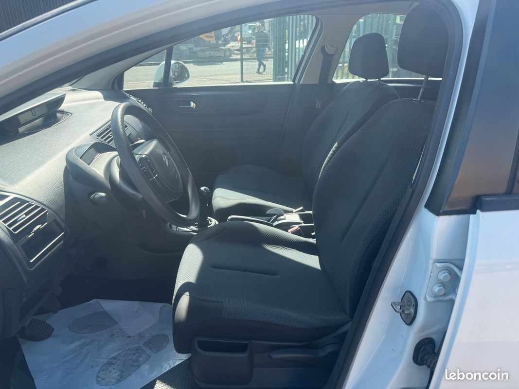 Citroen c4 1.6 hdi 92 confort (image 3)