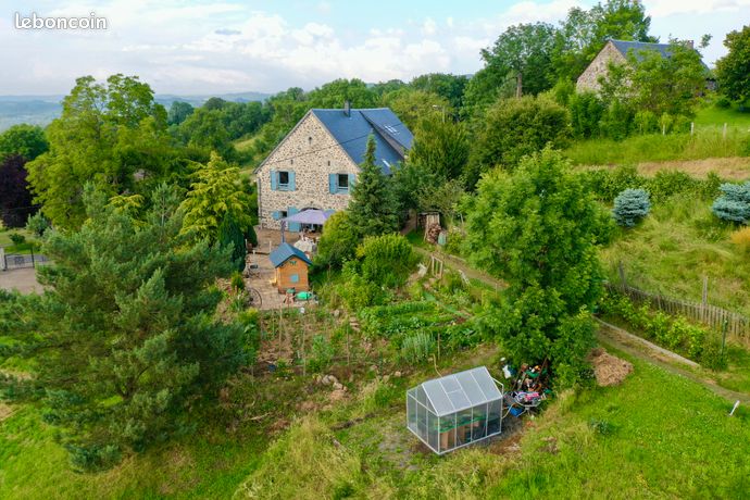 Propriété de caractère – Ancienne grange d’architecte – 377 m² – 5 suites – Terrain 1,2 ha – Idéal chambres d’hôtes