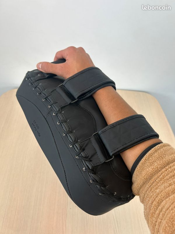 Mytra Fusion BS-22 Bouclier De Frappe Mytra Fusion Muay Thai - Curved, Pour Entraînement Arts Martiaux Et Kickboxing Bouclier Entraînement Kickboxing