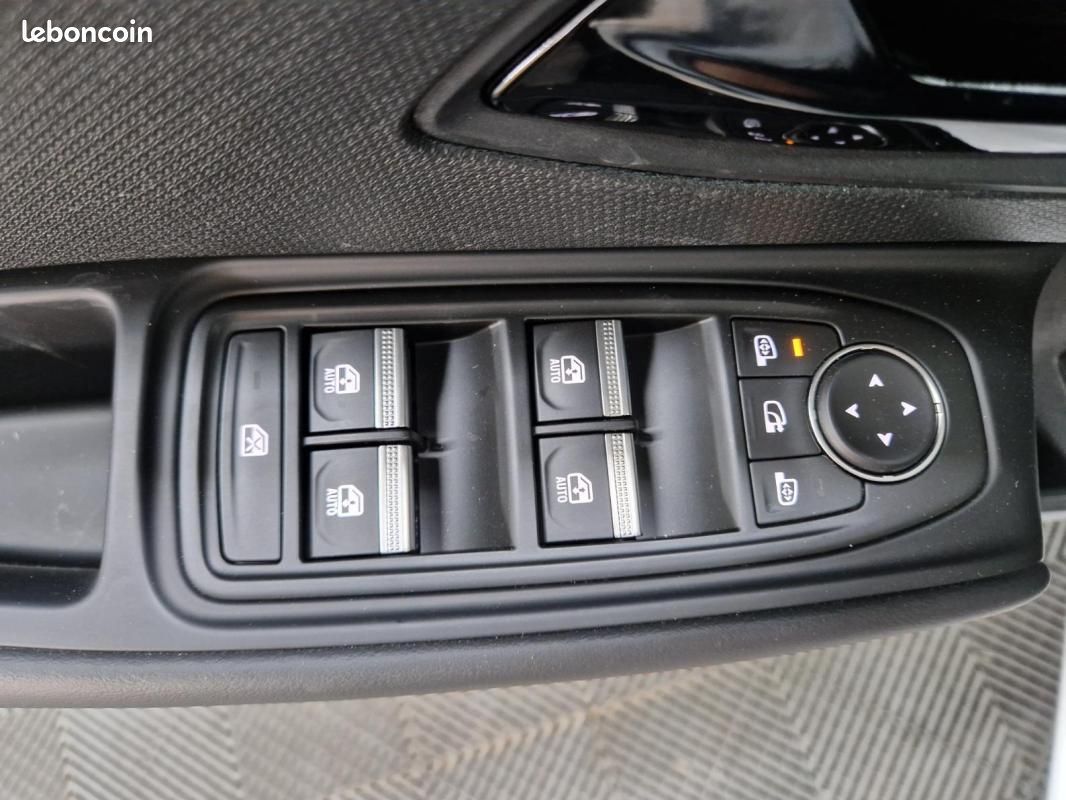 Renault Clio VI TCe 115 ch Techno (image 8)