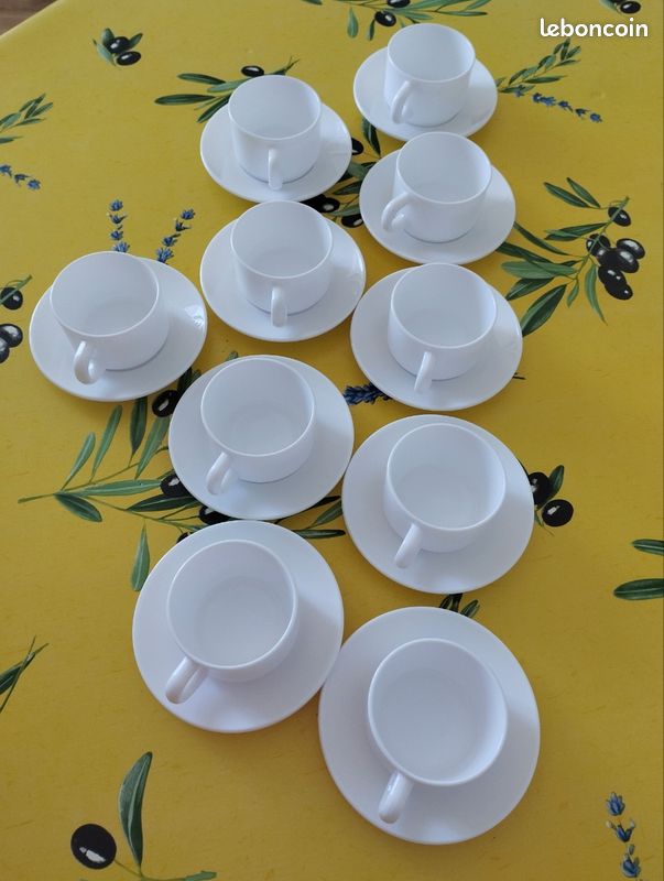Tasses avec soucoupes (image 1)