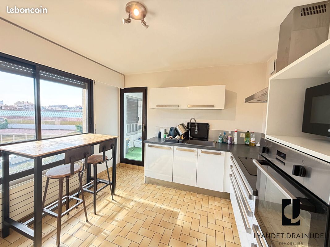Appartement 3 pièces 90 m² · à Roanne · 90 m² · 700 €/mois