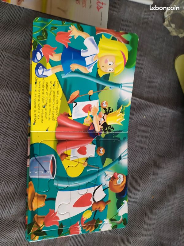 Livre puzzle Alice au pays des merveilles (image 7)