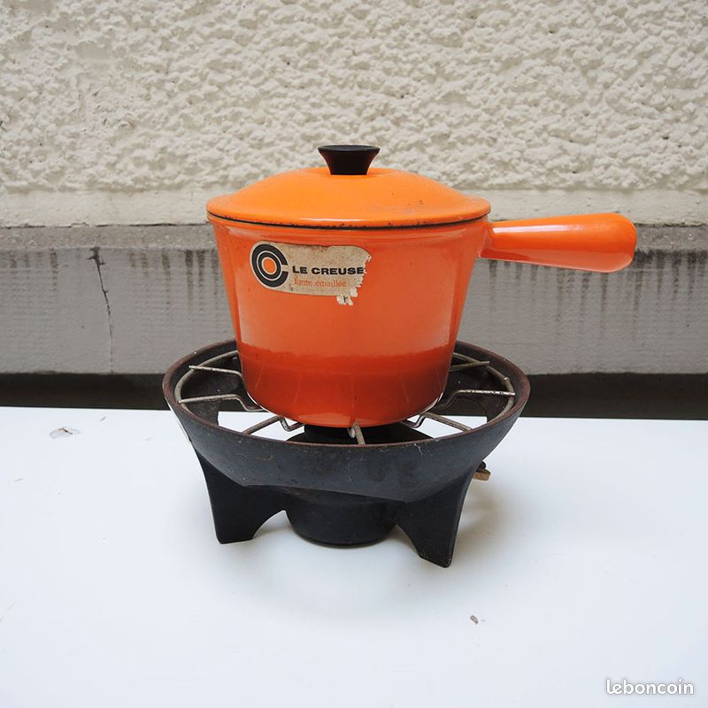 SERVICE à FONDUE Le CREUSET CAQUELON motif PAON orange - Réchaud SERVICE à FONDUE Le CREUSET CAQUELON motif PAON orange - Réchaud