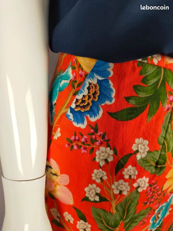 Jupe courte fleurie Naf Naf – Taille 36 Vêtements