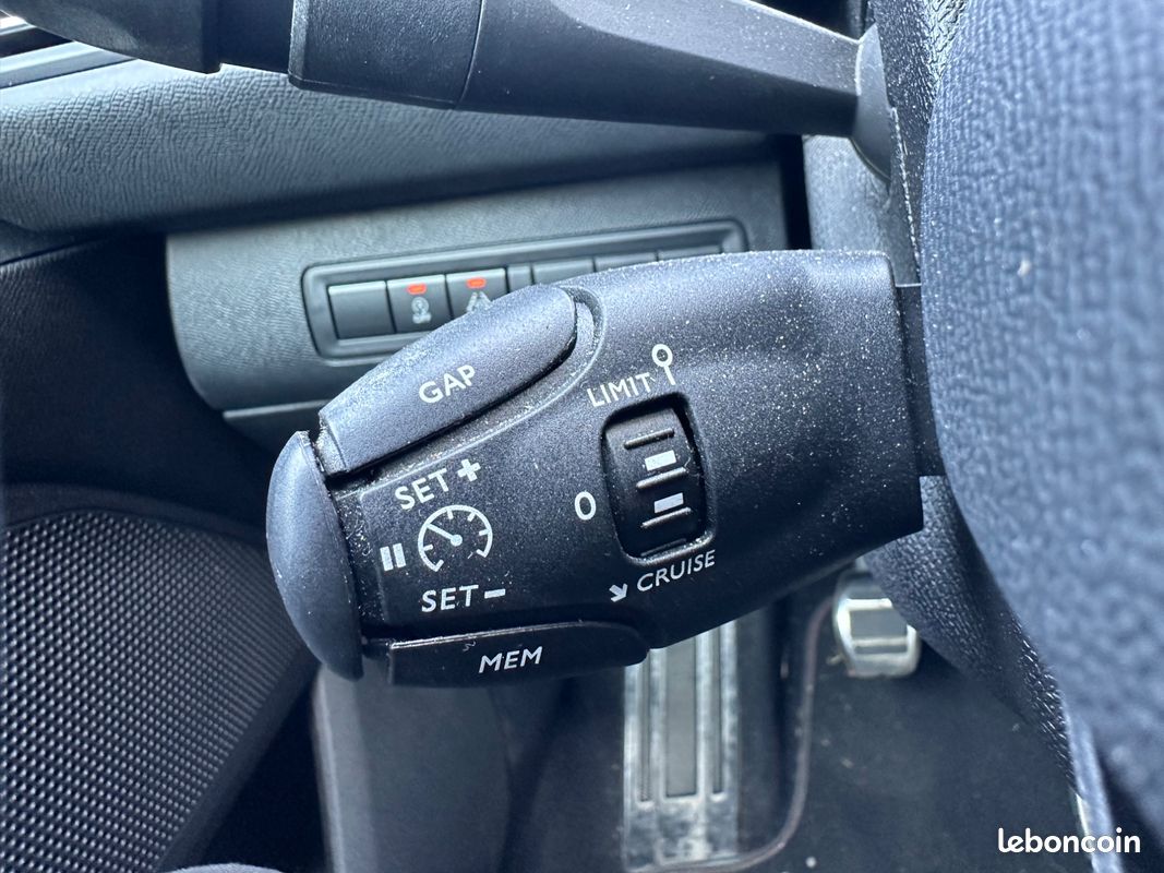 PEUGEOT 308 1.2 130ch GT PACK APPLE CARPLAY / CAMERA DE RECUL / COURROIE NEUVE / ENTRETIEN PEUGEOT (image 27)