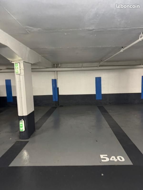 Garage/box Paris · 13 000 €