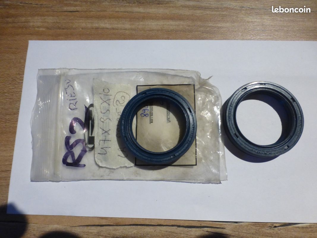 Paire joints spy fourche RIEJU RS2 NEUFS (image 1)