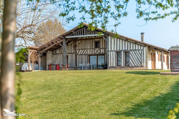 Maison 8 pièces 335 m²