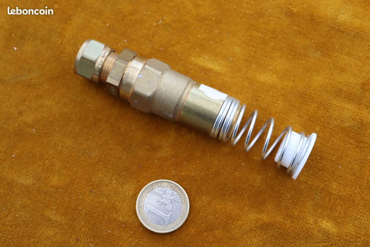 Crépine fioul ,double bille ref. 22L0120197 (image 2)