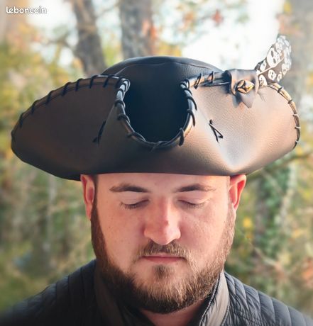 Chapeau de pirate élégant en flanelle douce pour homme et femme - Accessoire de costume d'Halloween pour la maison et les fêtes