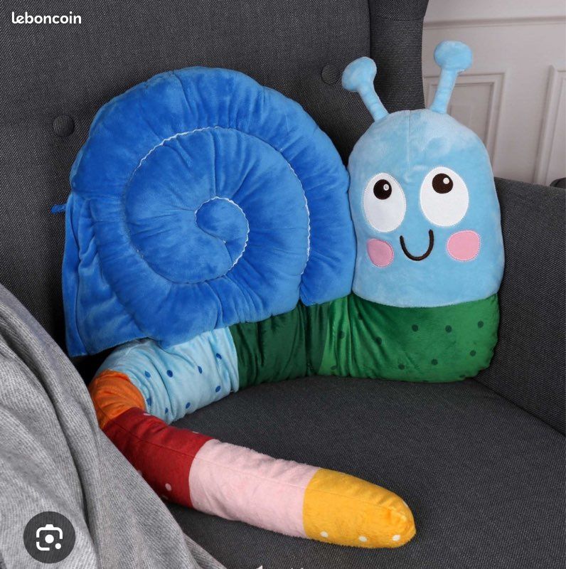 Oreiller Escargot Peluche Souriant – Jouet Doudou Doux – Décoration Chambre Enfant – Cadeau Mignon