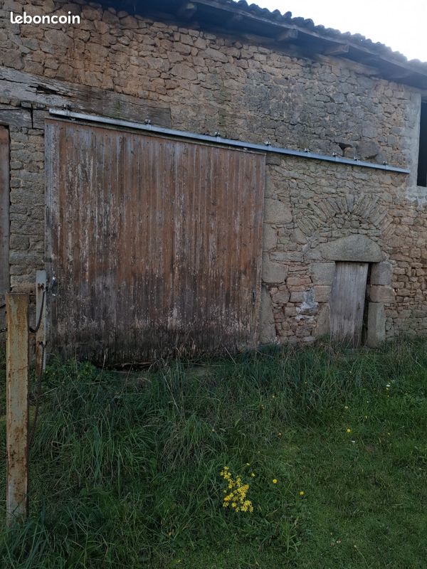 Maison 1 pièce 98 m² · à Saint-Pardoux-le-Lac · 98 m² · 12 000 €
